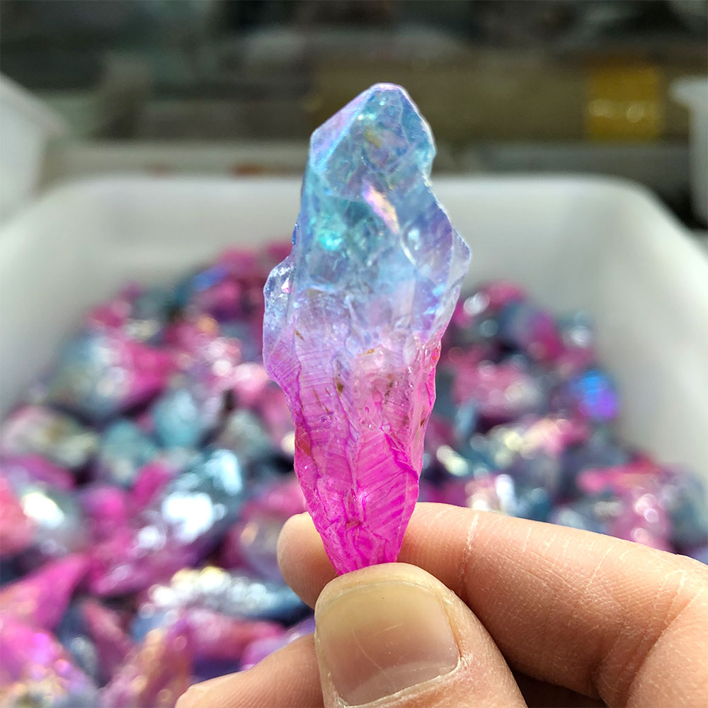 Marine Aquarium Hobby - 1pc ランダム電気メッキピンクブルーポイントクリスタル水晶石水族館ヒーリングエネルギーミネラルホームルームの装飾アクセサリー
